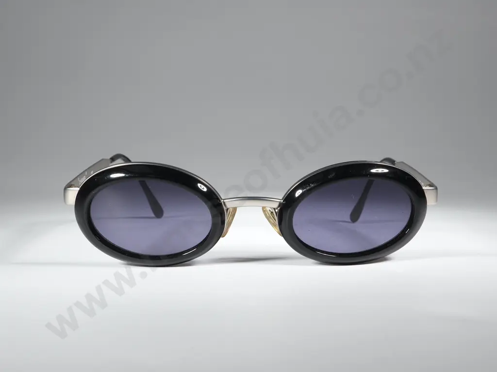 Vintage Cased Chanel Sunglasses: 09610 94305 Image 1++