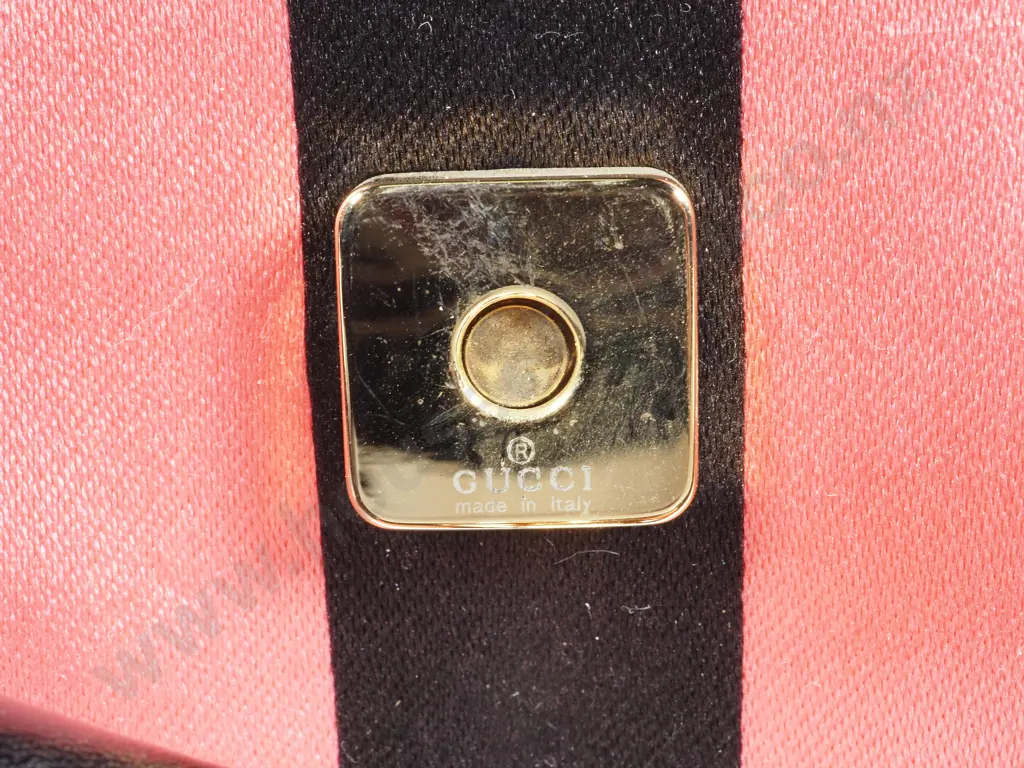 Gucci by Tom Ford 2004 Large Horsebit Shoulder Bag in Black / Pink Image 1++