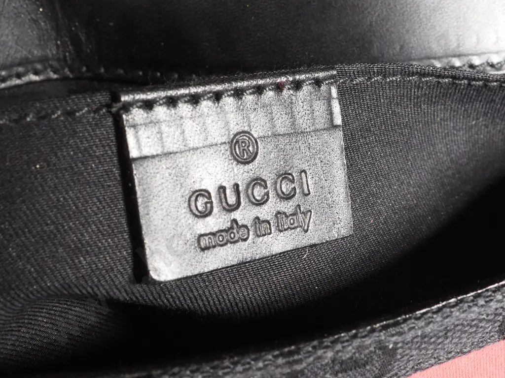 Gucci by Tom Ford 2004 Large Horsebit Shoulder Bag in Black / Pink Image 1++