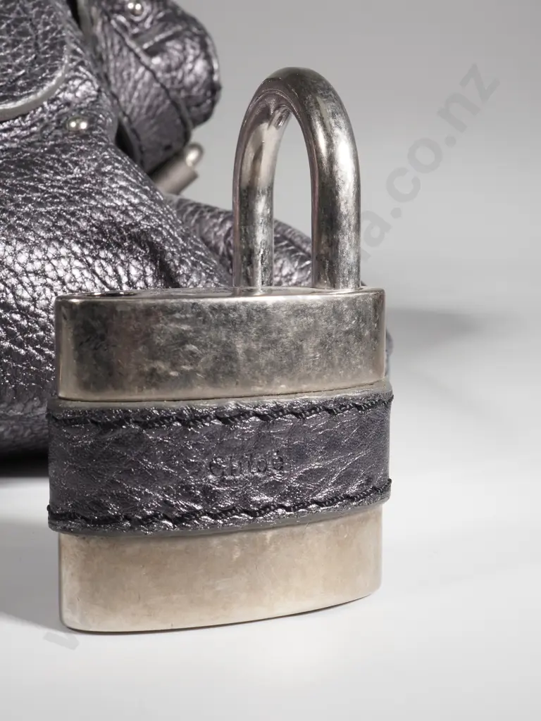 Vintage Chloé Paddington in Anthracite Leather Shoulder Bag – Iconic Y2K Style with Signature Padlock Image 1++
