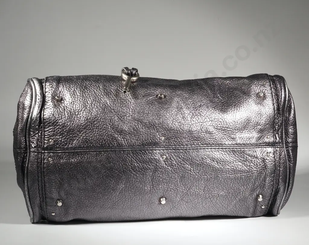 Vintage Chloé Paddington in Anthracite Leather Shoulder Bag – Iconic Y2K Style with Signature Padlock Image 1++