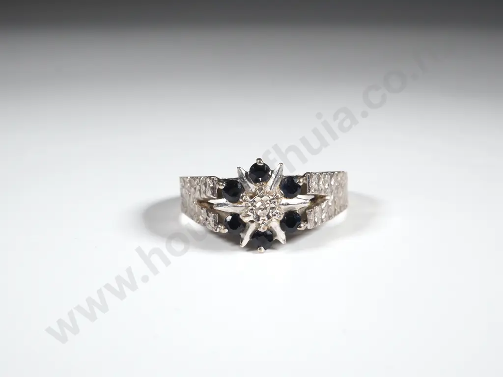 18ct White Gold Diamond & Sapphire Ring Image 1++