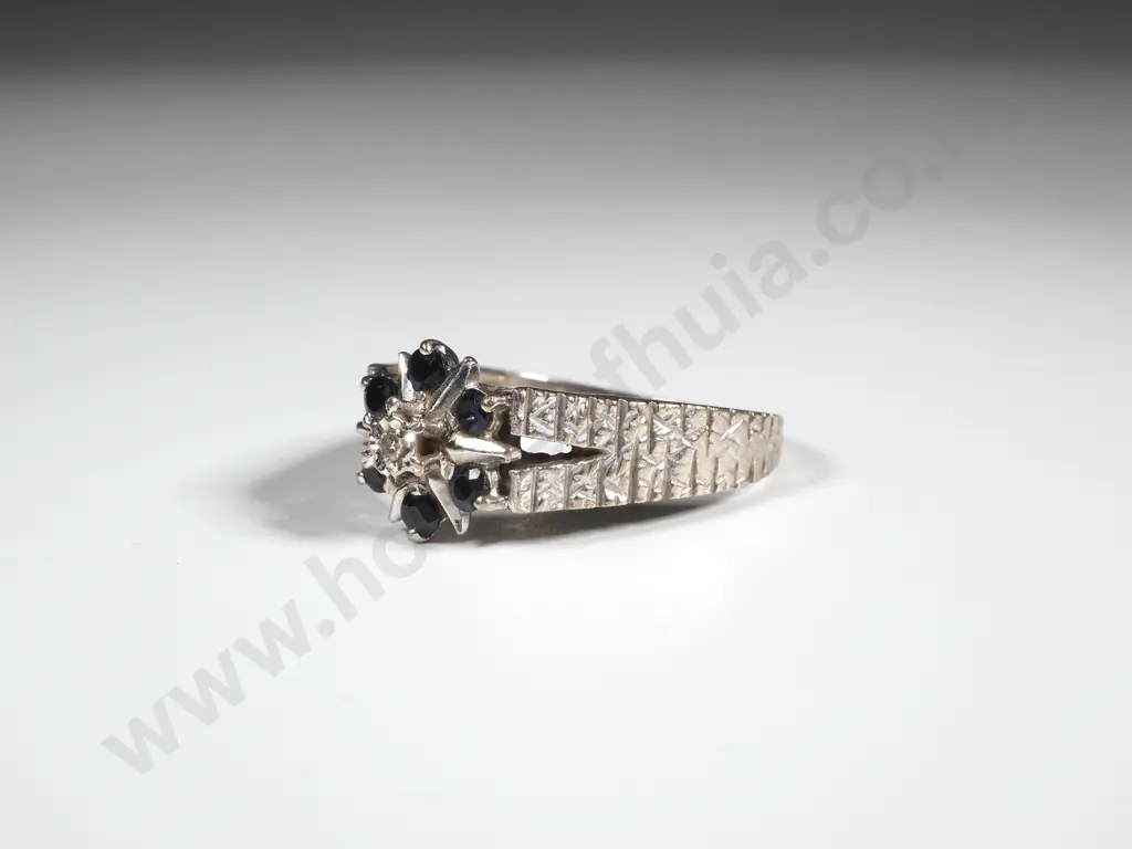 18ct White Gold Diamond & Sapphire Ring Image 1++