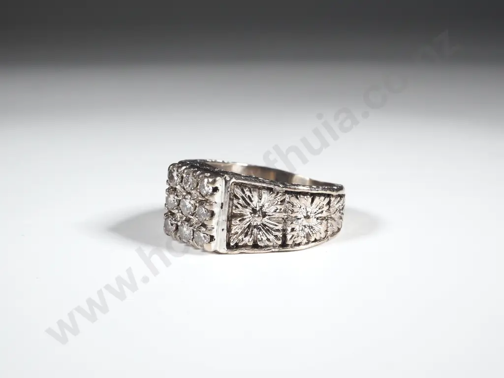 18ct White Gold 9 Diamond Ring w Filligree Shoulders Image 1++