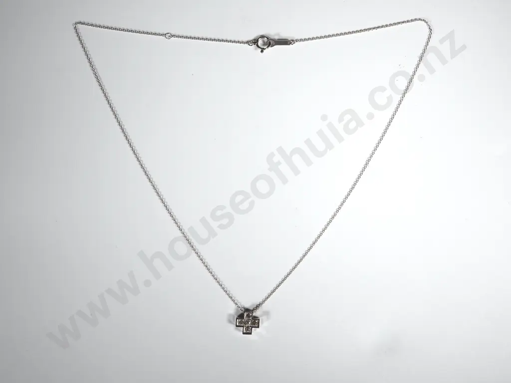 18ct White Gold Contemporary Diamond Pendant & Chain Image 1++