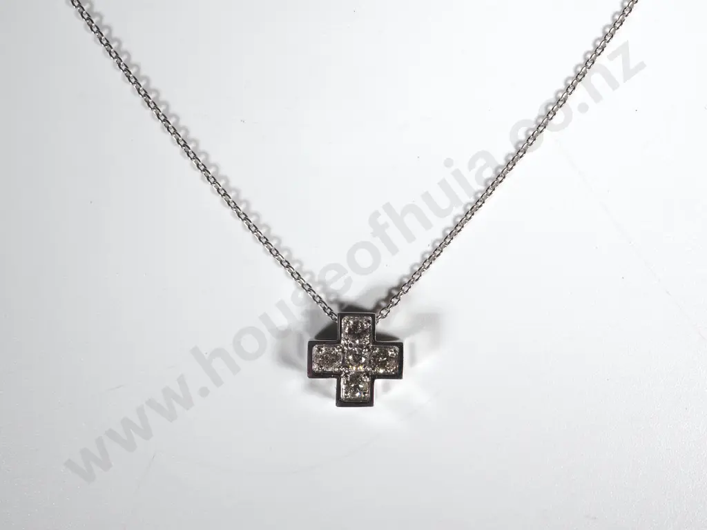 18ct White Gold Contemporary Diamond Pendant & Chain Image 1++
