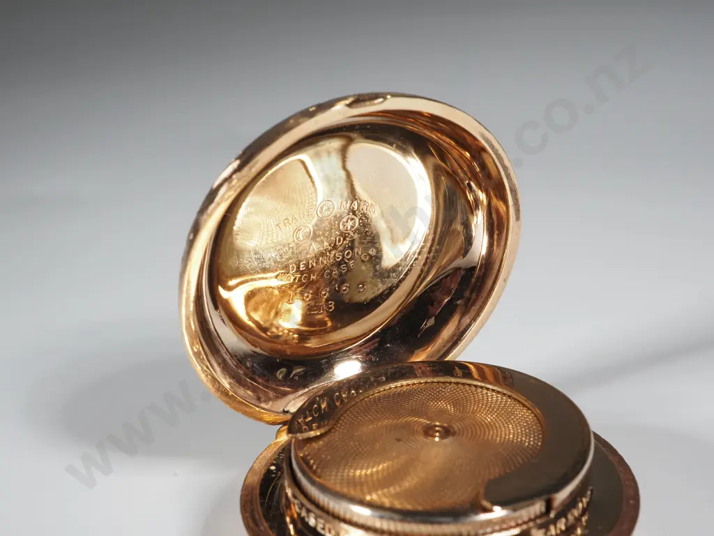 Antique Rolled Gold Sovereign Case w Engraved Scroll Decoration Image 1++