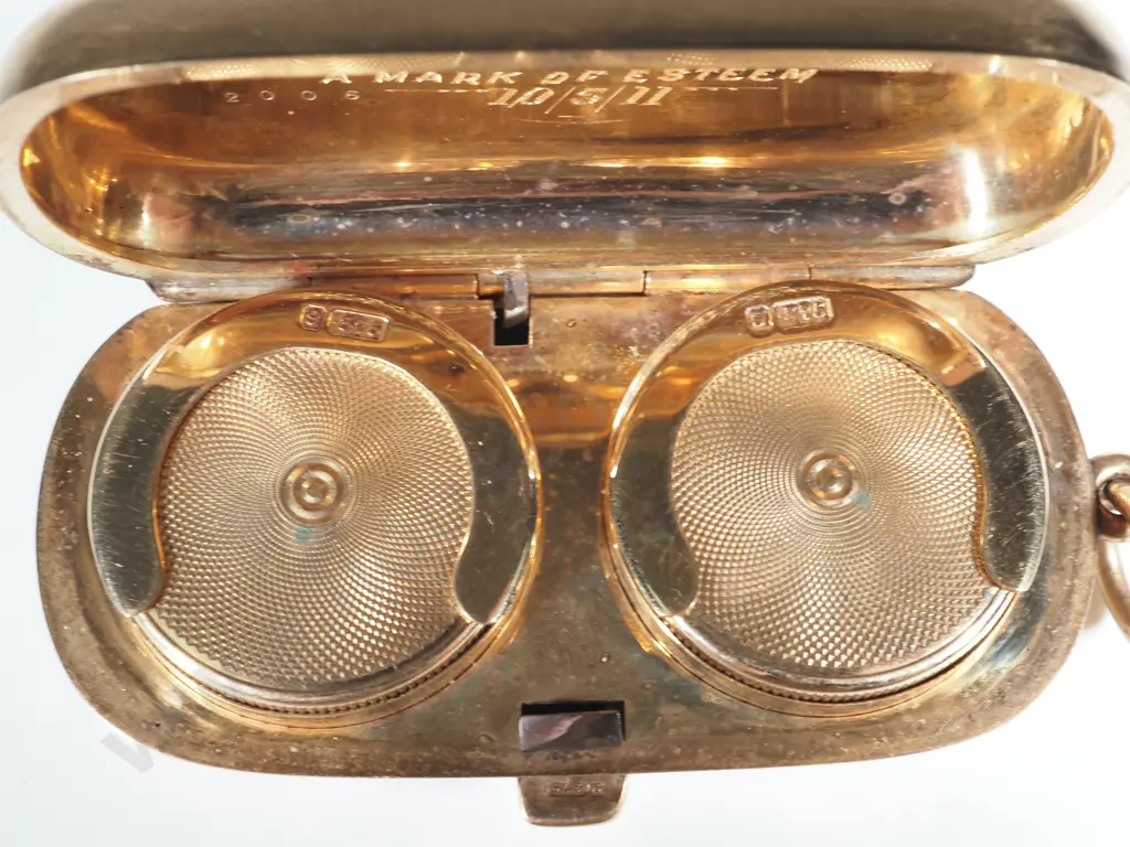 9ct Gold Double Sovereign Case With Engine Turned Decoration Image 1++