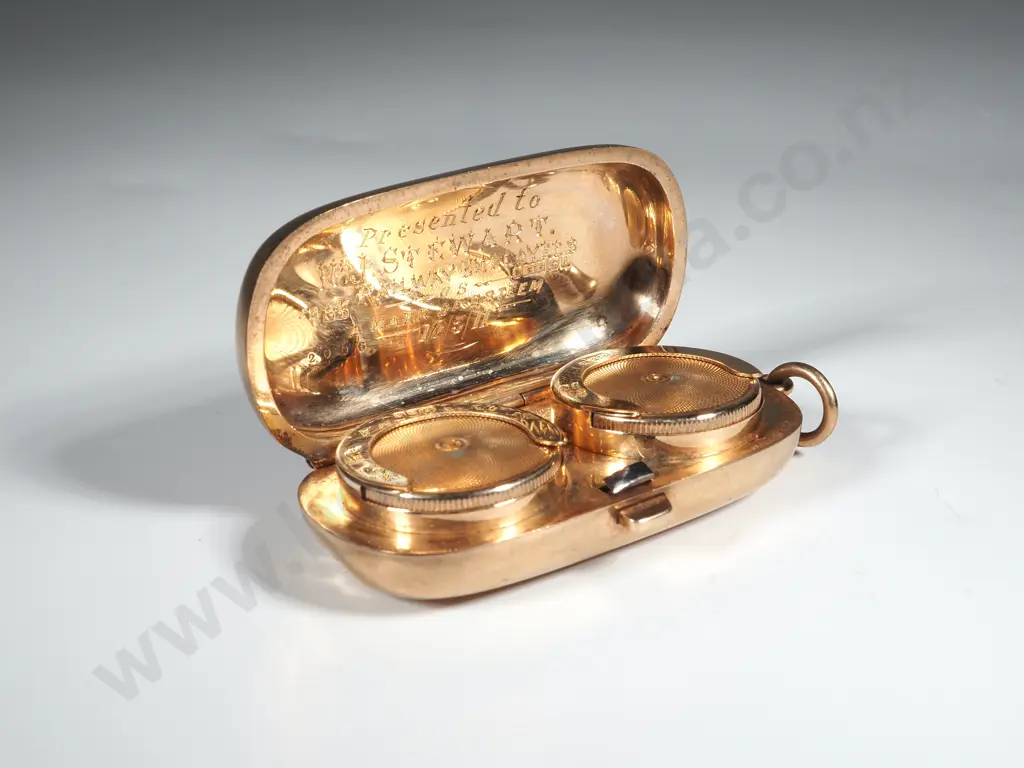9ct Gold Double Sovereign Case With Engine Turned Decoration Image 1++
