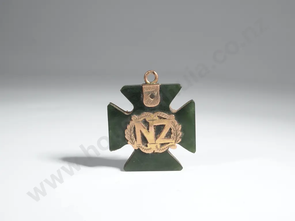 9ct Gold Colonial Greenstone NZ Pendant Image 1++