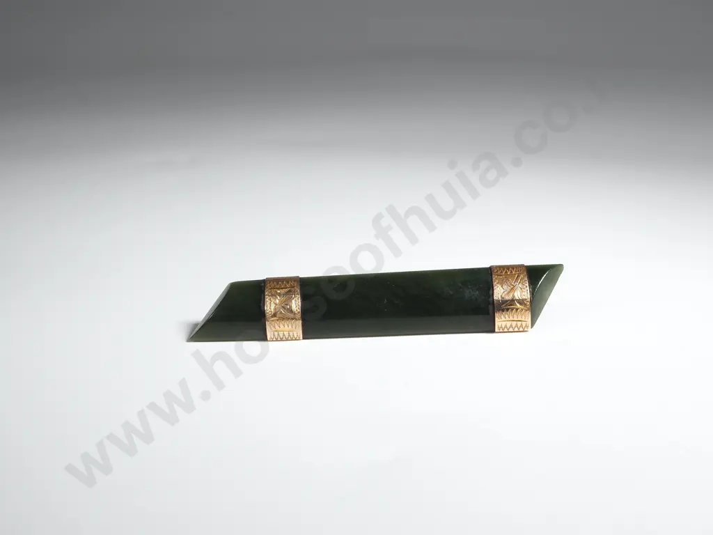 9ct Gold Colonial Greenstone Bar Brooch Image 1++