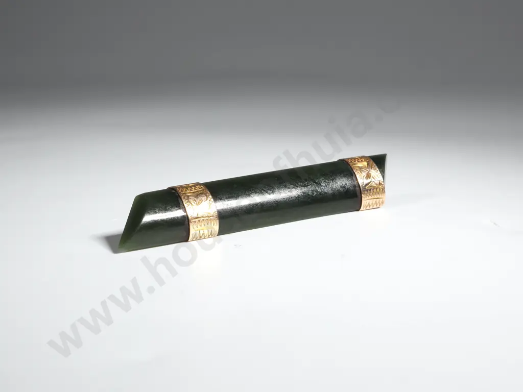 9ct Gold Colonial Greenstone Bar Brooch Image 1++