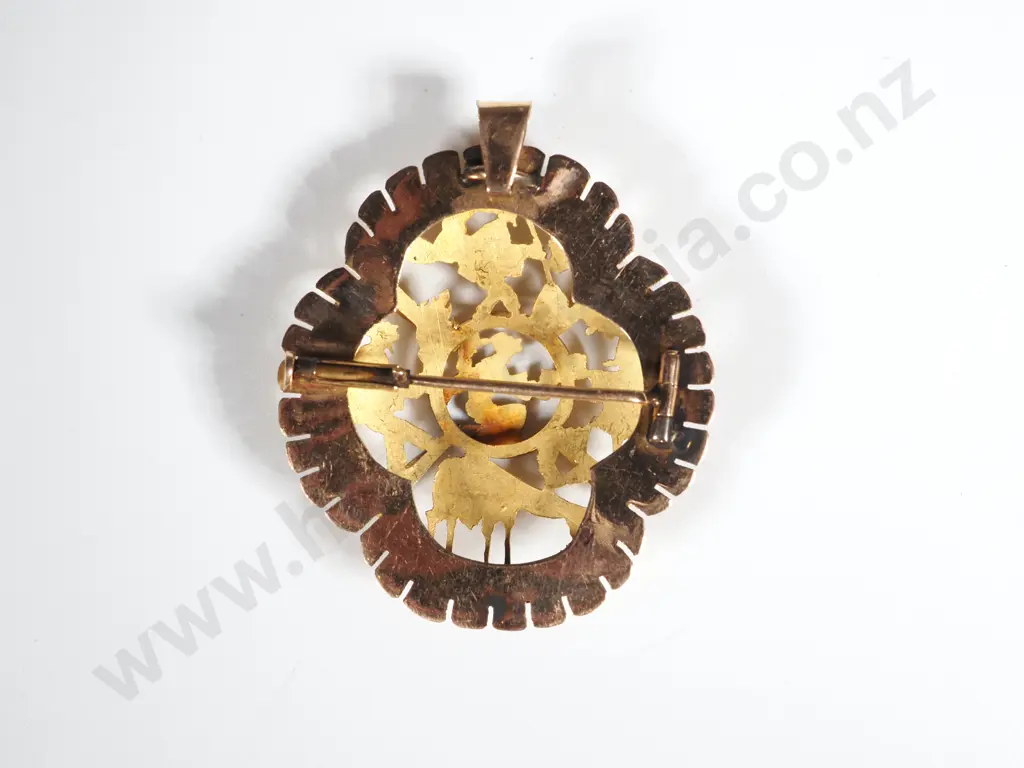 9ct Gold Vintage Brooch w Oriental Motifs Image 1++