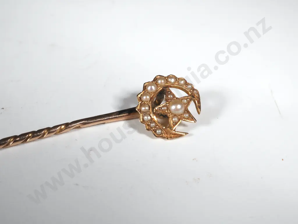9ct Gold Crescent Moon & Star Seed Pearl Stick Pin Image 1++
