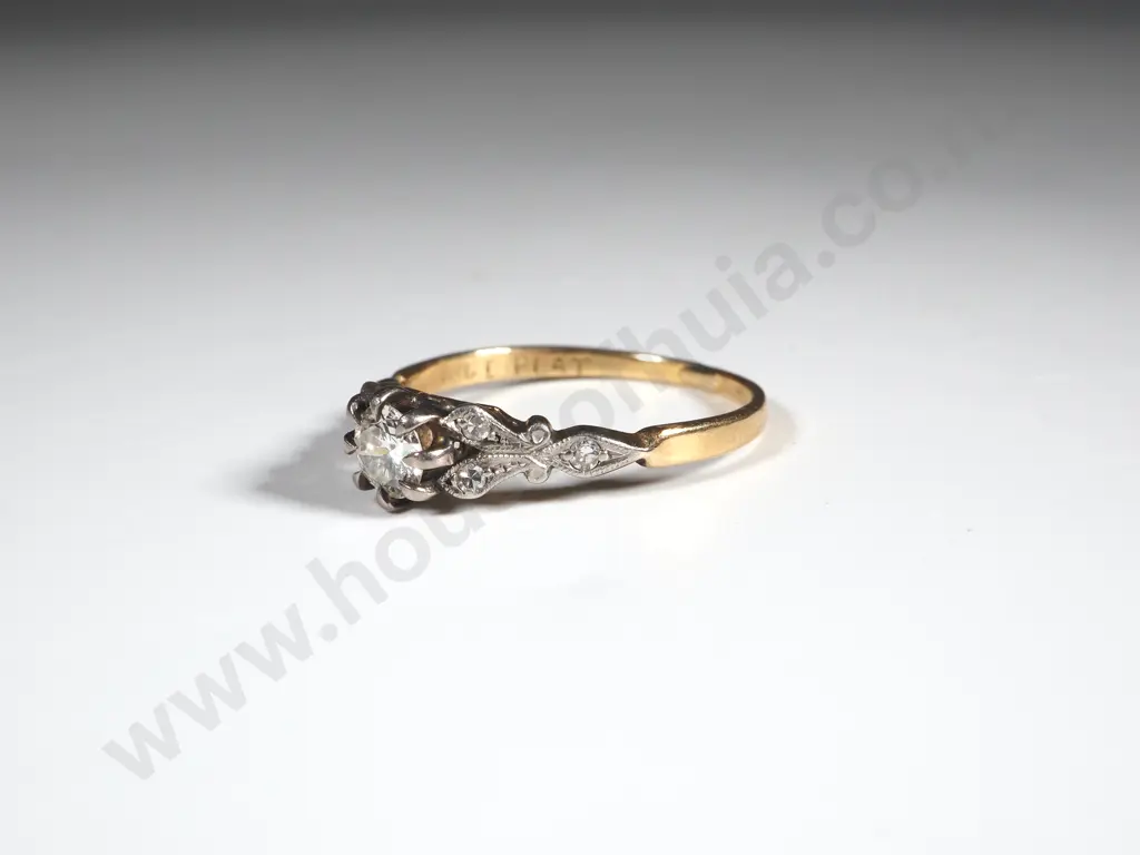 18ct Gold & Diamond Ring Image 1++
