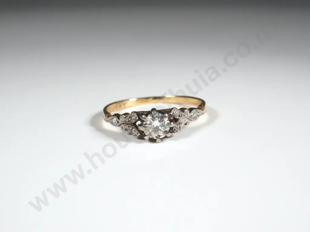 18ct Gold & Diamond Ring Image 1++