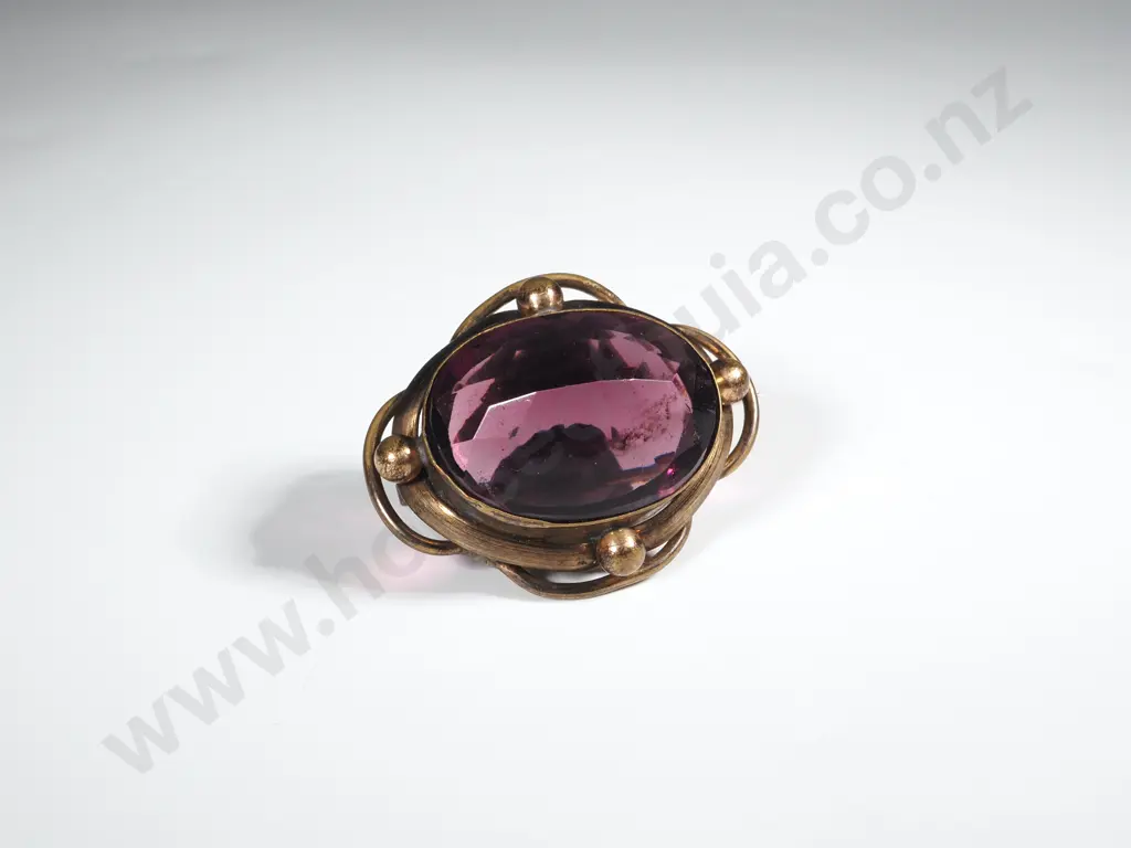 Vintage Brooch w Faceted Gemstone Set in Gilded Metal Frame Image 1++