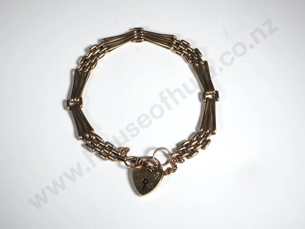 9ct Gold Vintage Gate Bracelet w Heart Padlock Image 1++