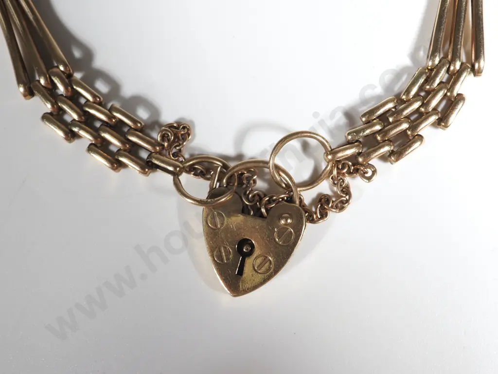 9ct Gold Vintage Gate Bracelet w Heart Padlock Image 1++