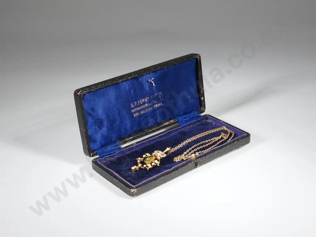 15ct Gold Art Nouveau Peridot & Seed Pearl Pendant in Antique Box Image 1++