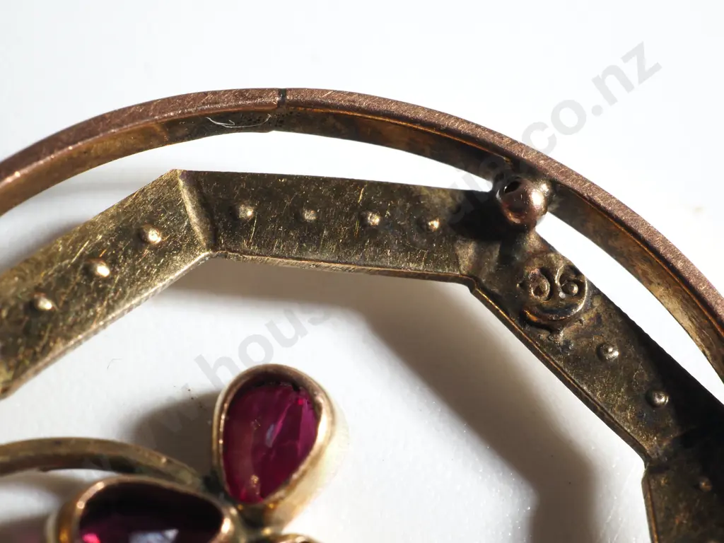 9ct Gold Edwardian Seed Pearl & Garnet Pendant in Antique Box Image 1++