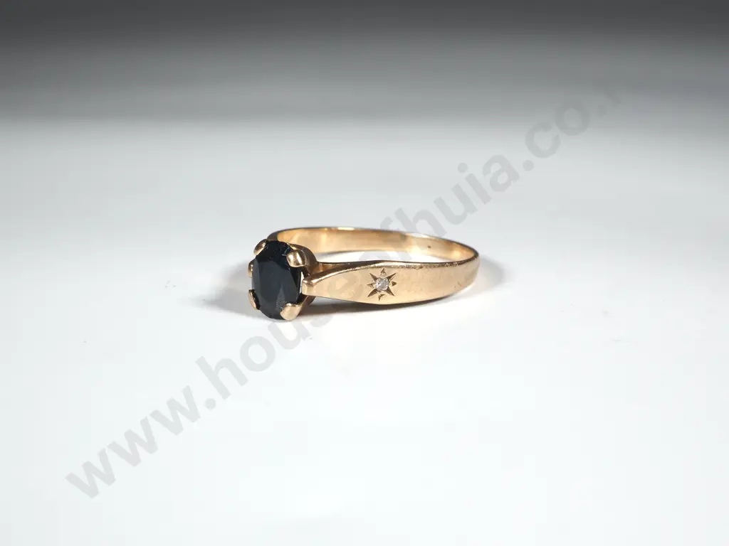 9ct Gold Sapphire Ring w Diamond Shoulder Accents Image 1++