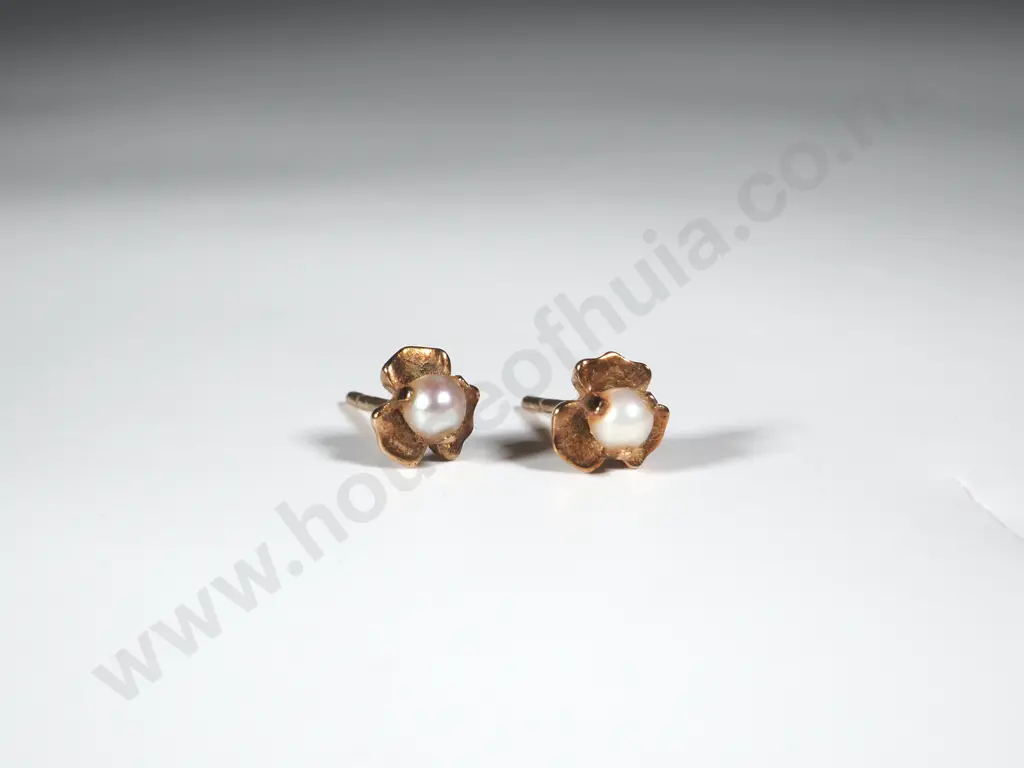 9ct Gold Floral Studs Set w Seed Pearls Image 1++