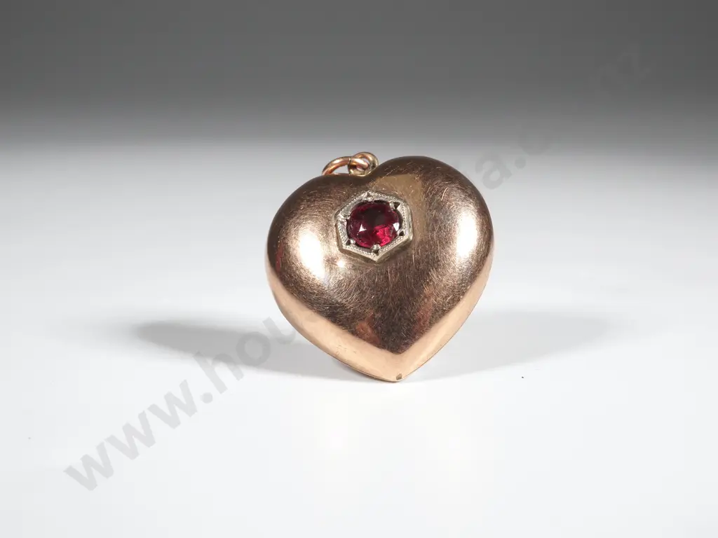 Vintage 9ct Gold Garnet Heart Pendant Image 1++