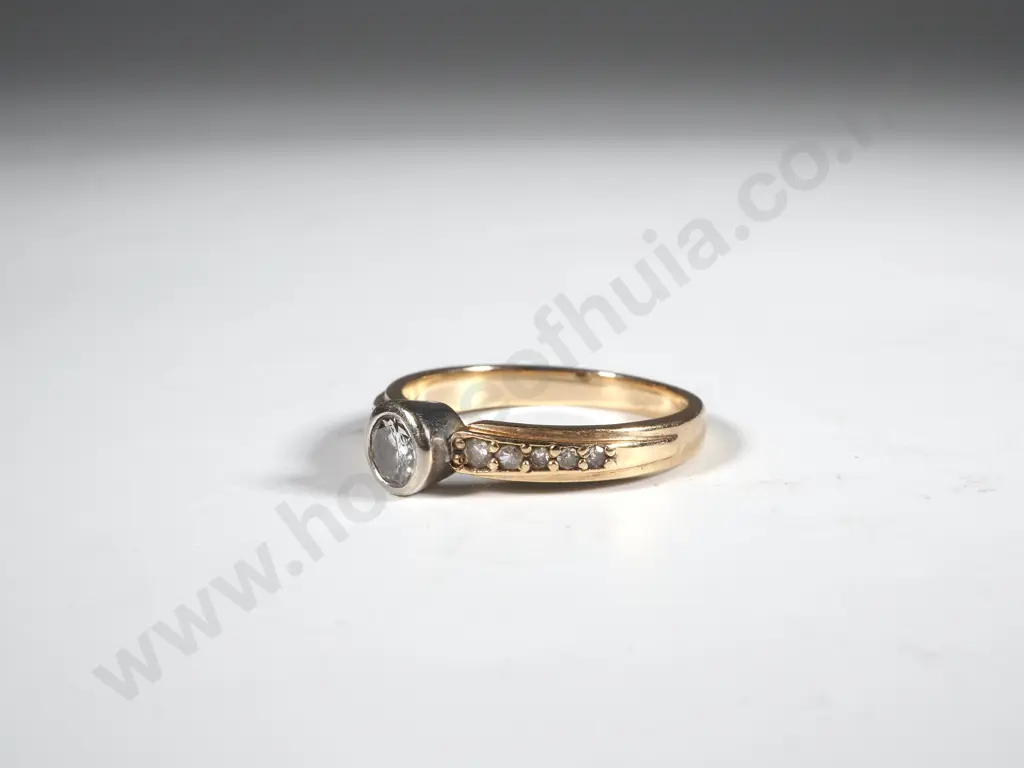 9ct Gold & Diamond Ring. Central Diamond Flanked By Shoulder Diamonds Image 1++