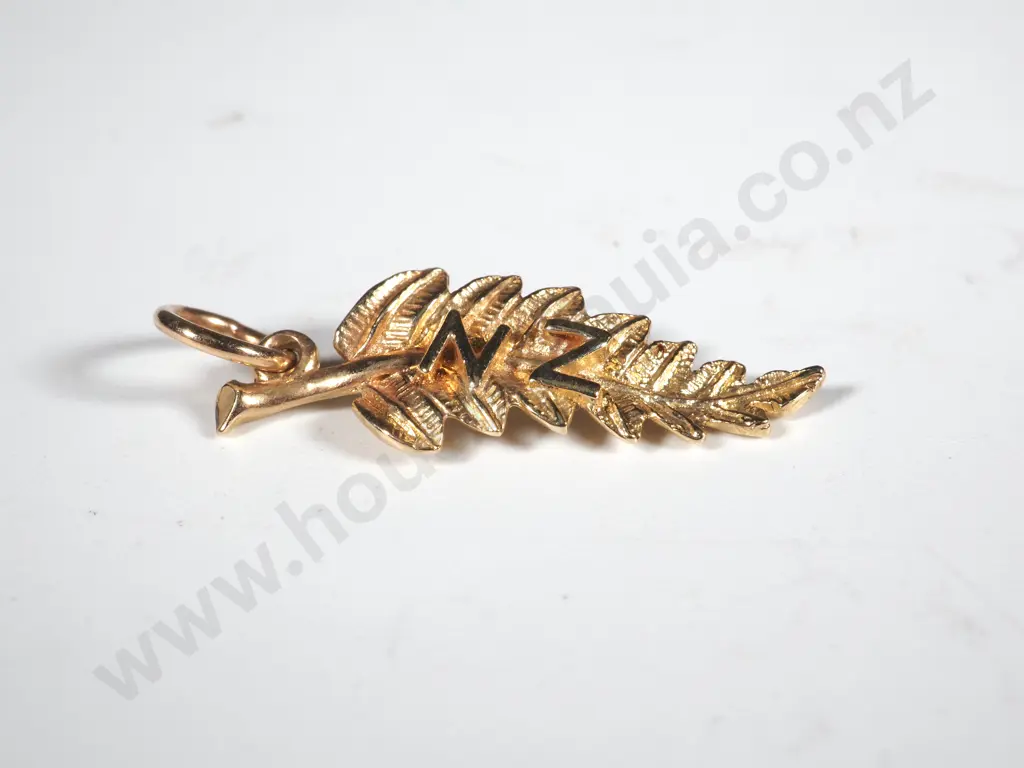 9ct Gold NZ Fern Leaf Charm Image 1++