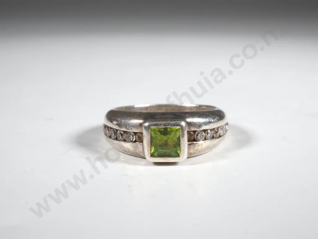 Sterling Silver & Peridot Ring w White Stones Image 1++