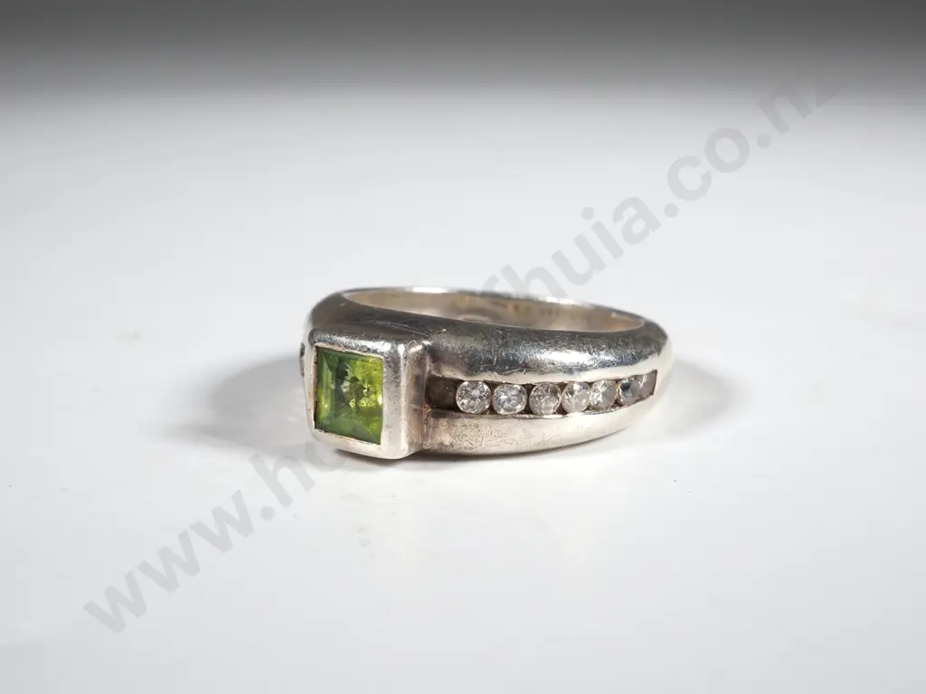 Sterling Silver & Peridot Ring w White Stones Image 1++