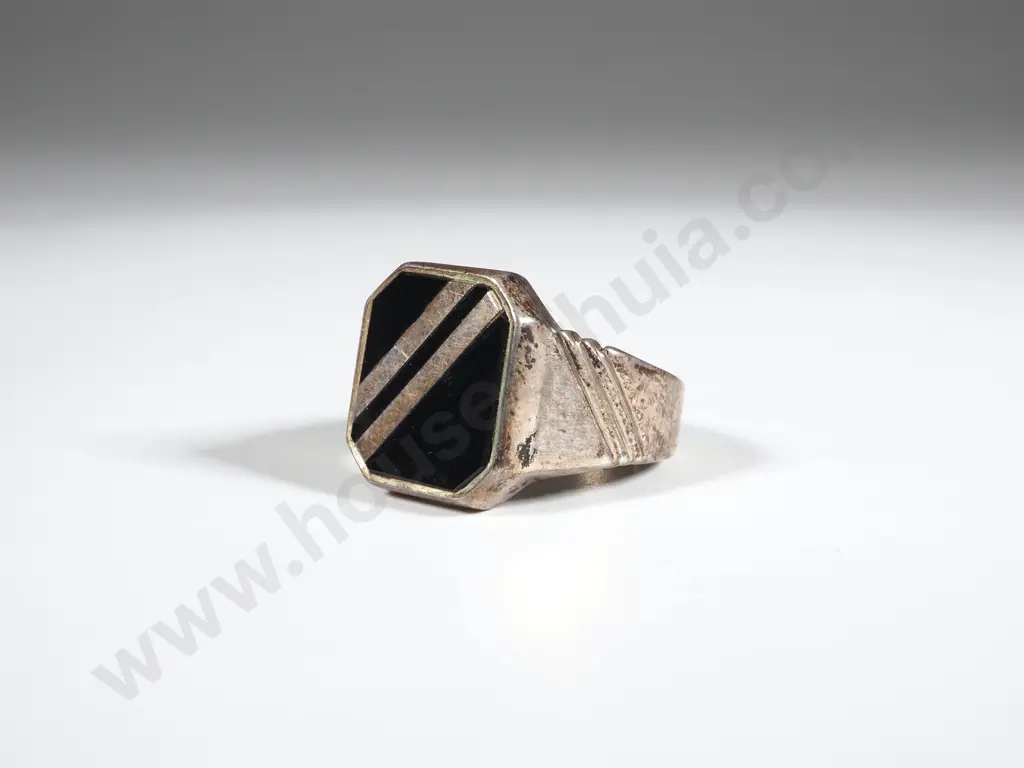 Gent's Sterling Silver & Black Onyx Ring Image 1++