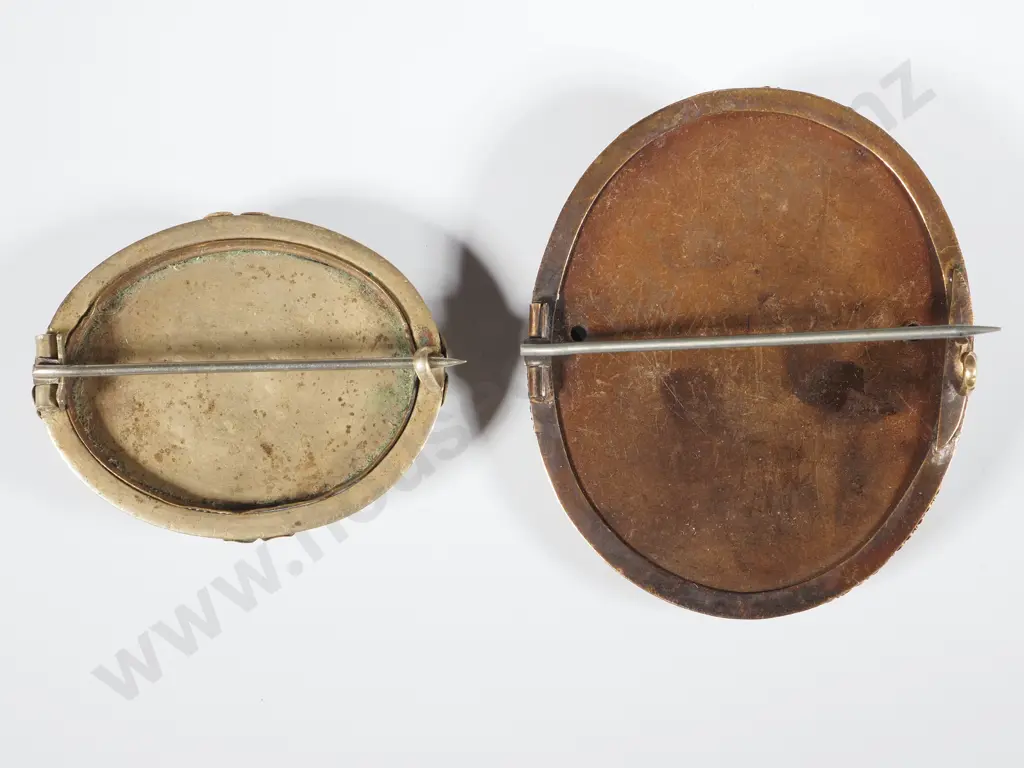 Vintage Cameo Brooch. Possibly Vulcanite & An Oval Agate Brooch to Image 1++