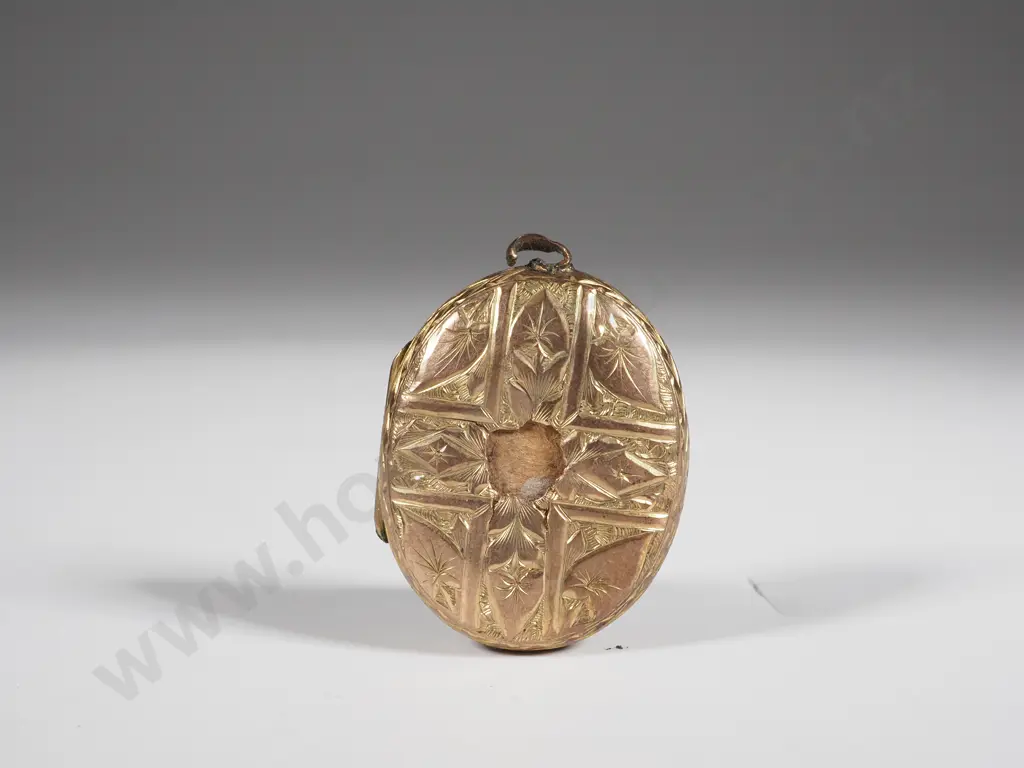 Decoratively Engraved Antique Rolled Gold Locket A/F Image 1++