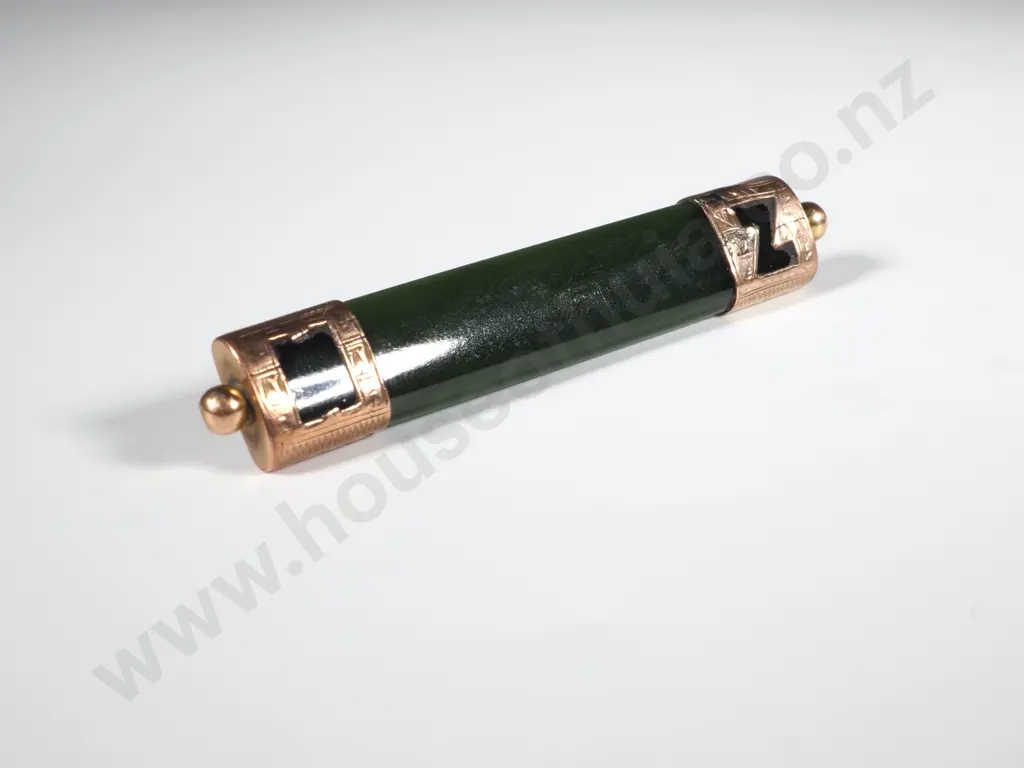 9ct  Gold & Greenstone Bar Brooch Image 1++