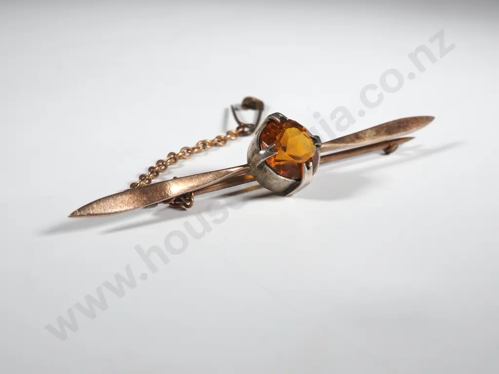 15ct Gold Bar Brooch Set With Facetted Amber Coloured Stone Image 1++