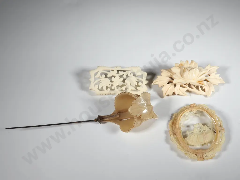 Four Pieces of Carved Bone Jewellery Image 1++