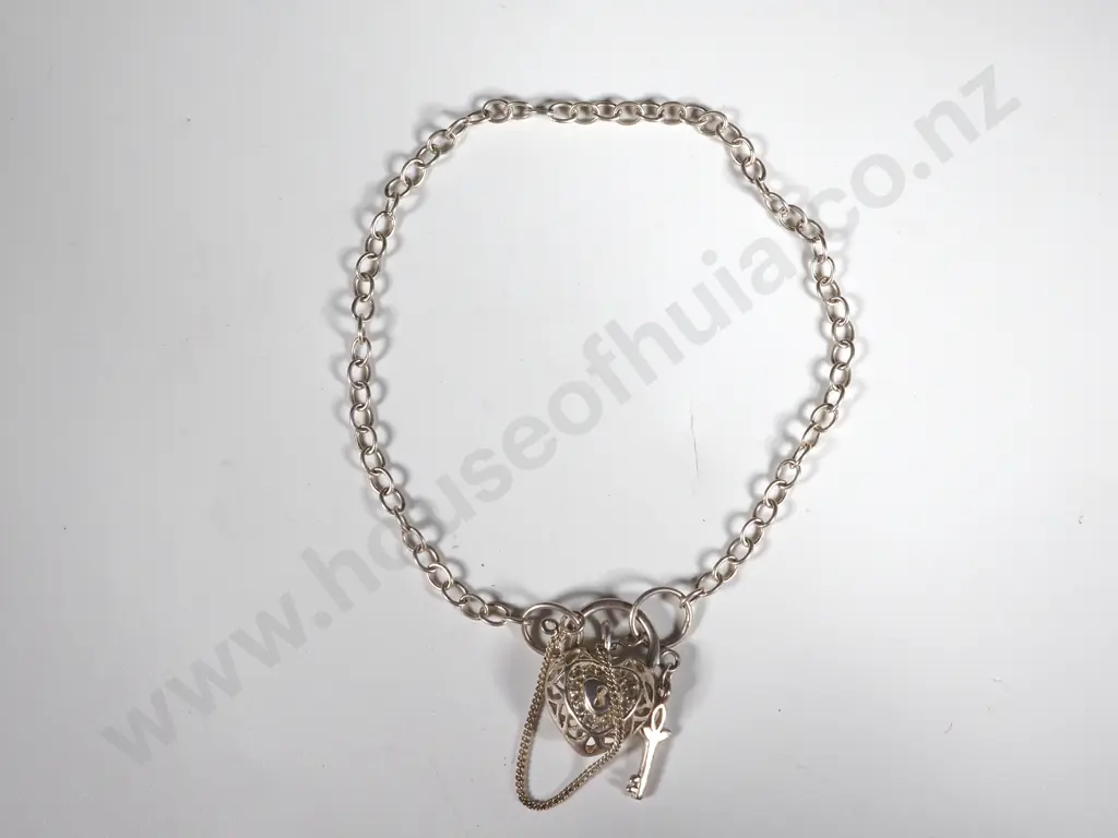 Sterling Silver Chain Link Bracelet w Filigree Heart Shaped Padlock & Key Image 1++