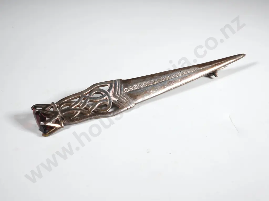 Sterling Silver Brooch  In The Form Of  A Scottish Dirk w Amethyst Stone Image 1++
