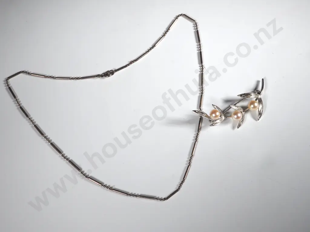 Sterling Silver & Pearl Brooch & a Bar & Ball Silver Chain  Image 1++