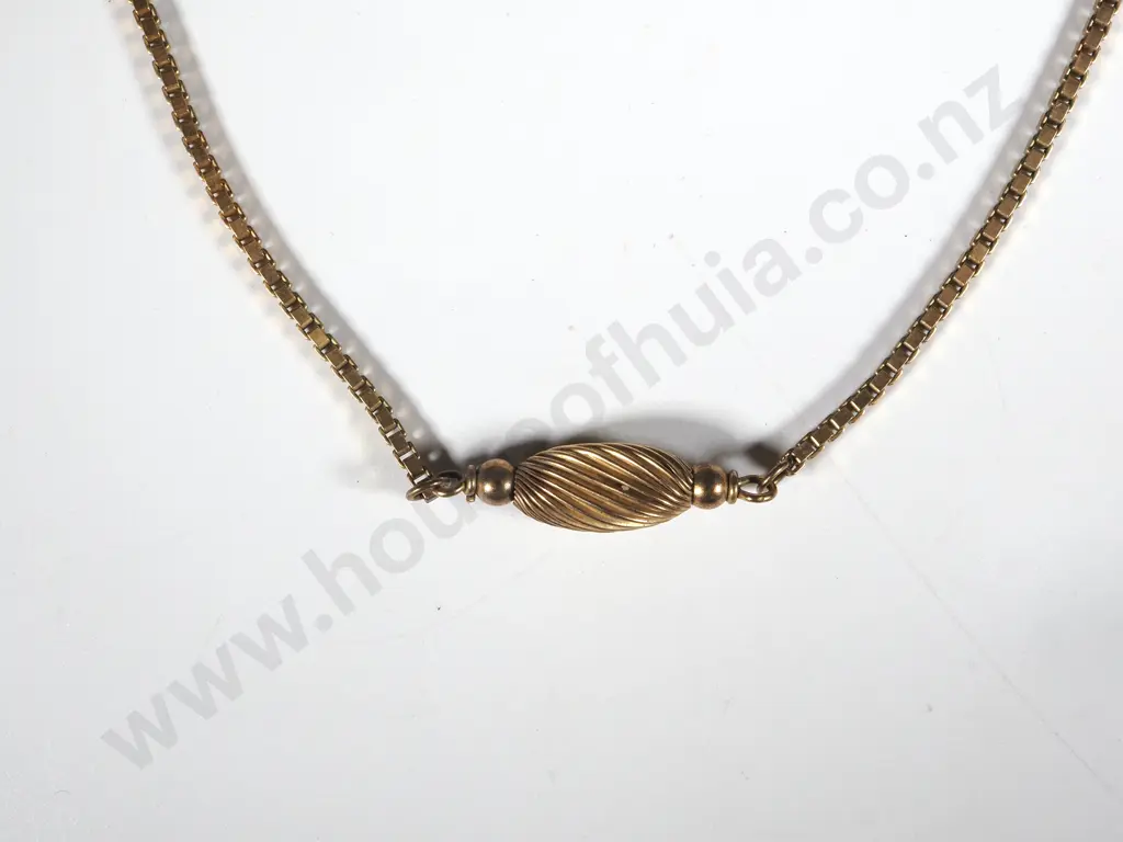 Sterling Silver Gilt Pendant on a Box with Box Chain Link Image 1++