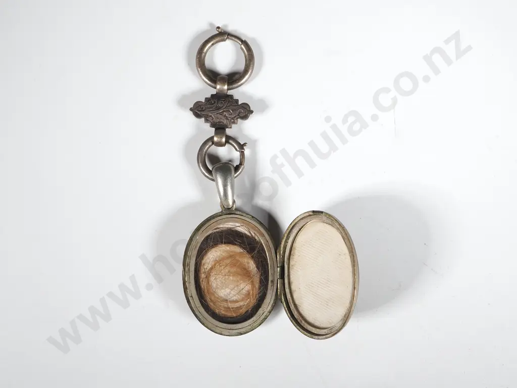 Victorian Engraved Locket w Sterling Silver Bolt Rings Image 1++