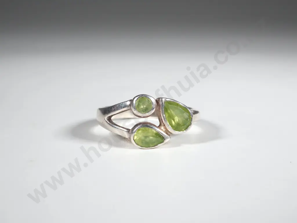 Sterling Silver & Peridot Ring Image 1++