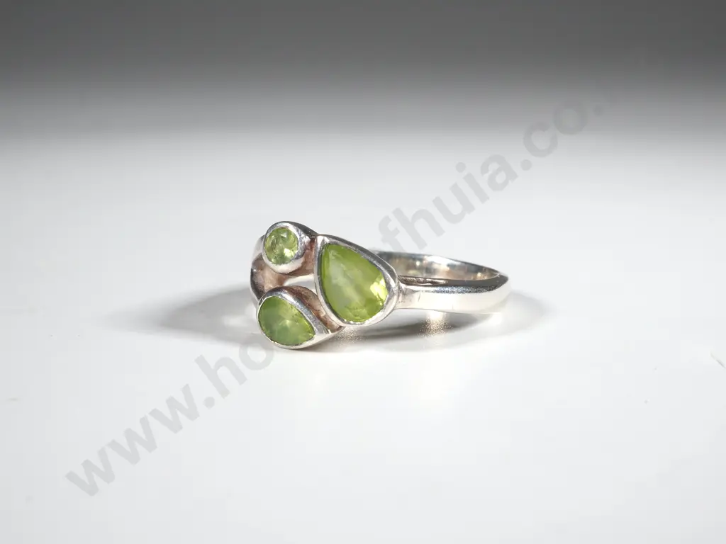 Sterling Silver & Peridot Ring Image 1++