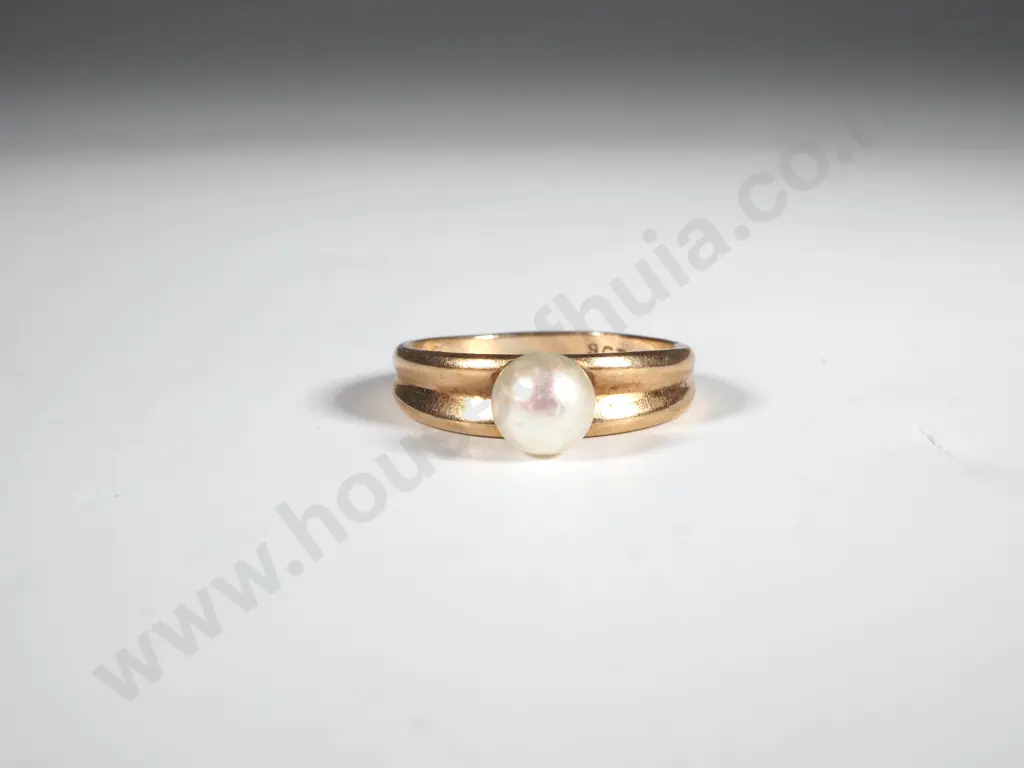 9ct Gold Single Pearl Ring. Image 1++