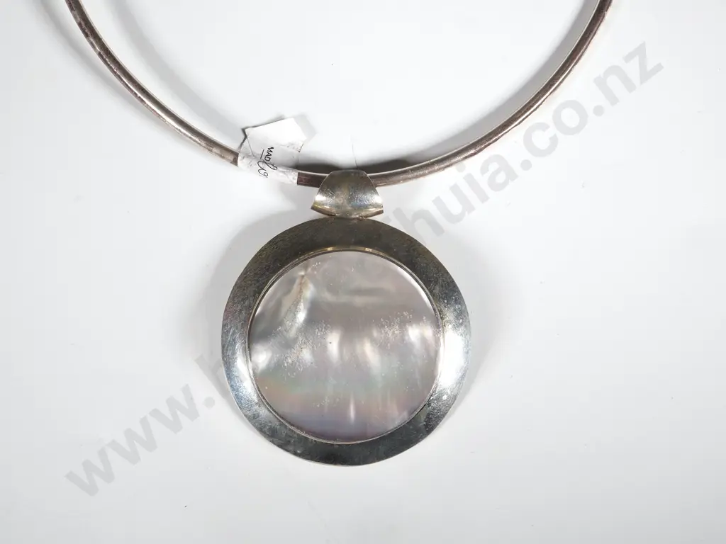 Sterling Silver Collar w Sterling Silver Mother of Pearl Pendant Image 1++