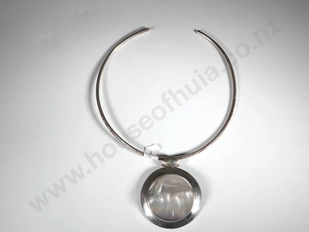 Sterling Silver Collar w Sterling Silver Mother of Pearl Pendant Image 1++