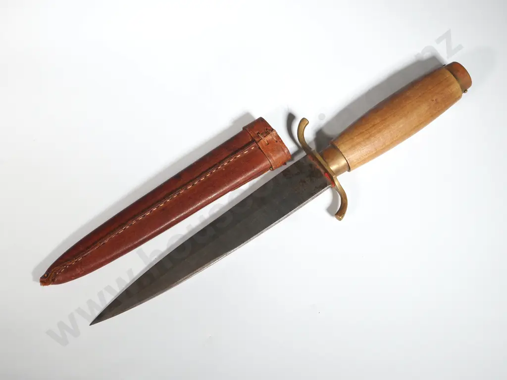 Herder Hunting Dagger w Wooden Handle, Brass Mount & Leather Sheath. Image 1++