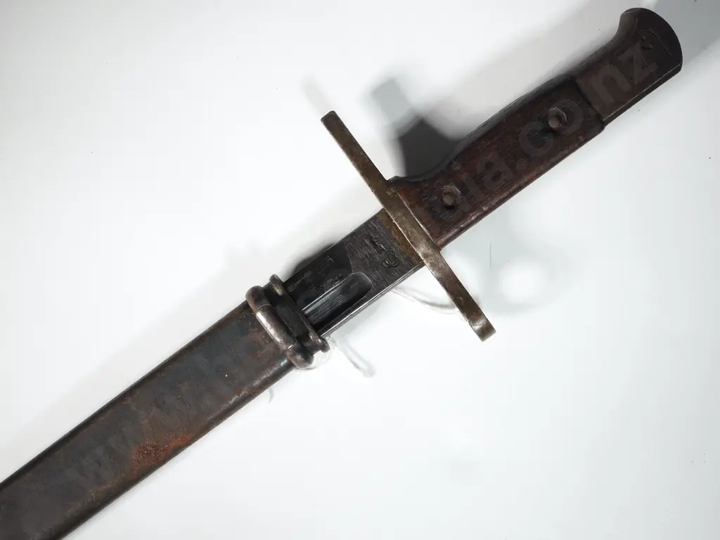 Japanese Type 30 Bayonet w Metal Scabbard Image 1++